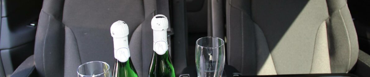 Zeeland Transfer - Service Sekt im Auto